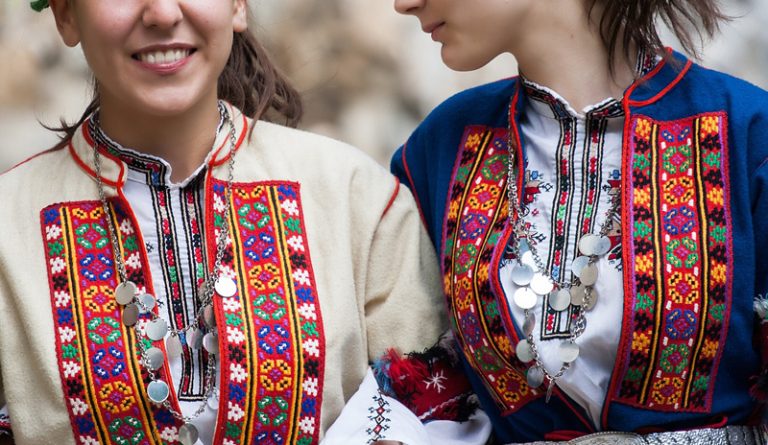 bulgarian-folk-costume-4017175_1280